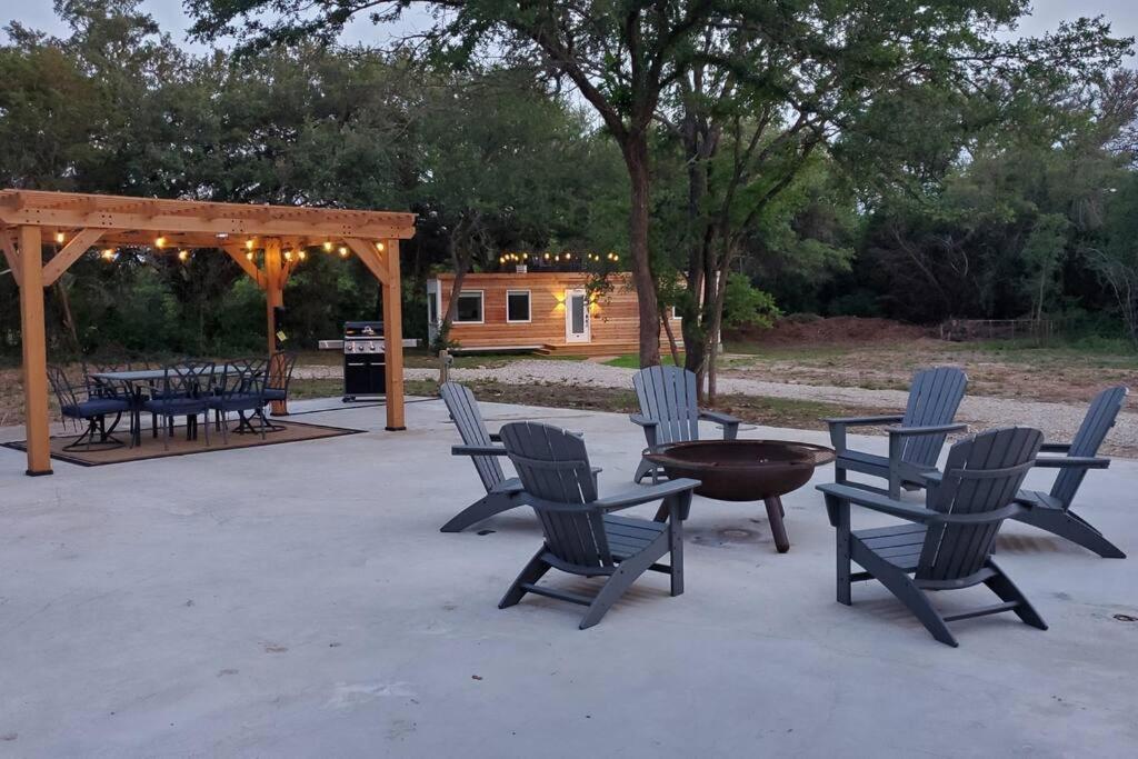 The Lonely Bull Luxury Container Home On 5 Acres ويذرفورد المظهر الخارجي الصورة